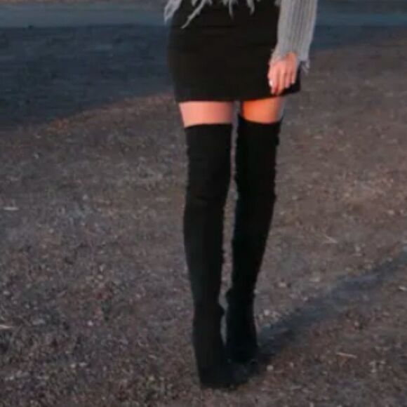 RESTOCKED!! BLACK OVER THE KNEE BOOTS - Picture 4 of 8
